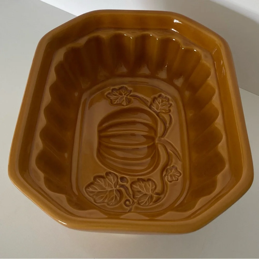 Crate & Barrel Pumpkin Mold Bowl Casserole Brown Glazed Ceramic Fall 8.5” X 7”